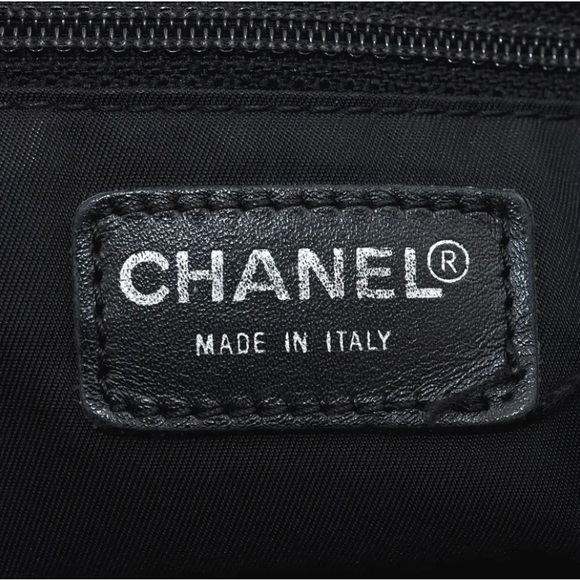 This is an authentic CHANEL New Travel Line Shoulder Tote Bag. - Picture 8 of 11